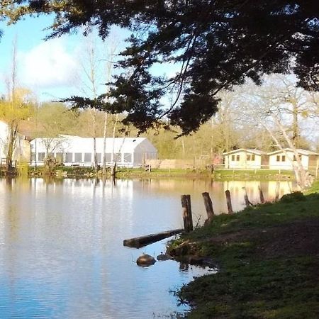 ホテル Domaine De L'Etanchet Saint-Hilaire-le-Vouhis エクステリア 写真